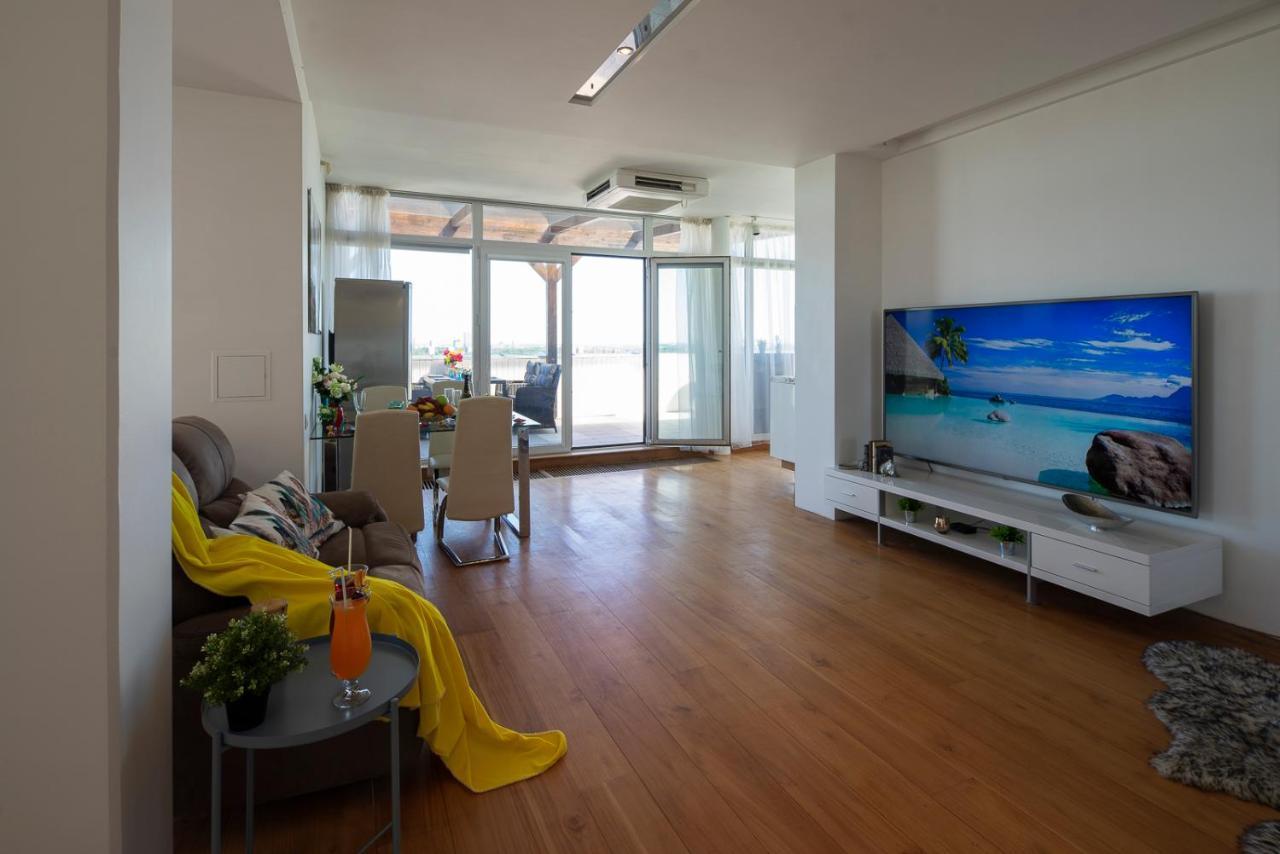 Skyhouse Riga Private Penthouse And Spa Ngoại thất bức ảnh